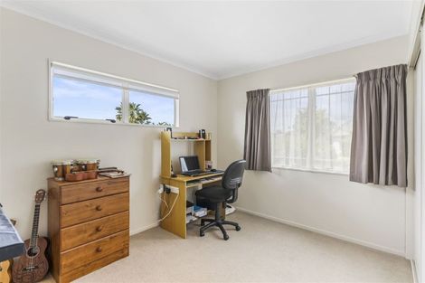 Photo of property in 8 Fulmar Way, Unsworth Heights, Auckland, 0632