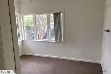 Photo of property in 2 Wyoming Avenue, Murrays Bay, Auckland, 0630