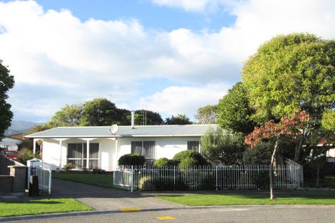 Photo of property in 6 Aratika Crescent, Otaki, 5512