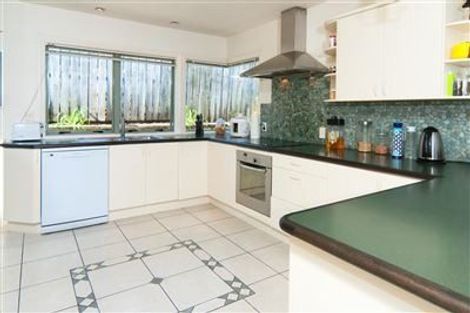 Photo of property in 21 Taroka Close, Pinehill, Auckland, 0632