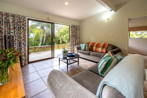 Photo of property in 50 Tiri View Road, Palm Beach, Waiheke Island, 1081