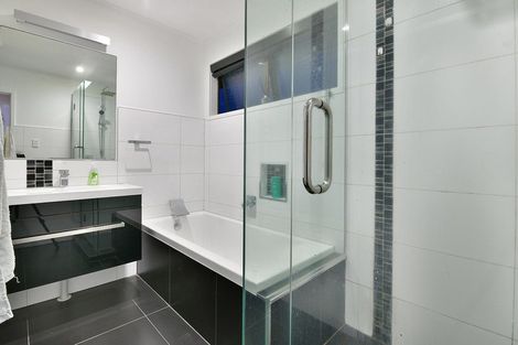 Photo of property in 114 Weatherly Road, Torbay, Auckland, 0630