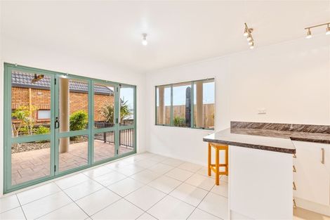 Photo of property in 122 Beach Road, Te Atatu Peninsula, Auckland, 0610