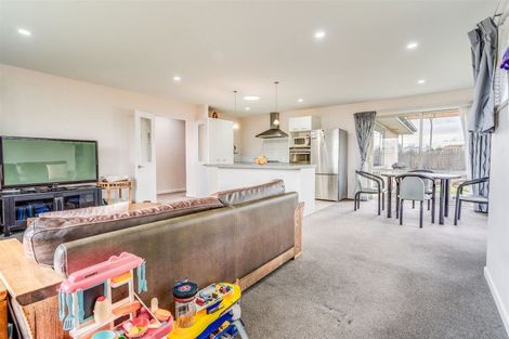 Photo of property in 17 Dunaverty Place, Broomfield, Christchurch, 8042
