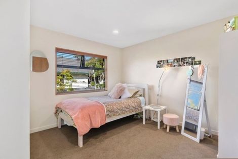 Photo of property in 18 Beulah Avenue, Rothesay Bay, Auckland, 0630