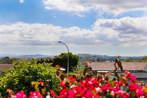 Photo of property in 2/4 Dalwhinnie Parade, Highland Park, Auckland, 2010