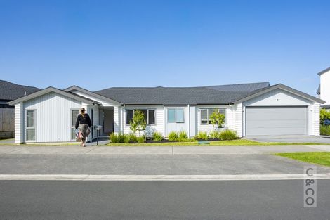 Photo of property in 54 Vinistra Road, Kumeu, 0810