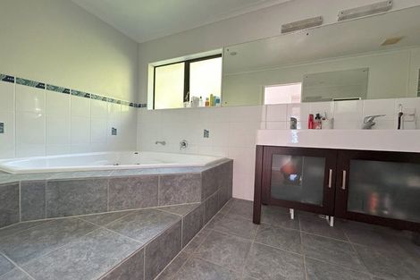 Photo of property in 12b Kimberly Grove, Greenhithe, Auckland, 0632