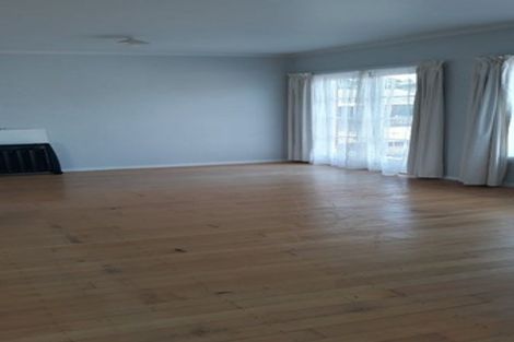 Photo of property in 28-30 Lake Pupuke Drive, Takapuna, Auckland, 0622