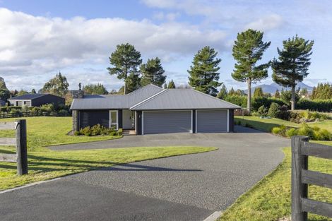 Photo of property in 7 Lochinvar Lane, Acacia Bay, Taupo, 3385