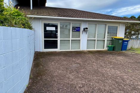 Photo of property in 451 Glenfield Road, Glenfield, Auckland, 0629