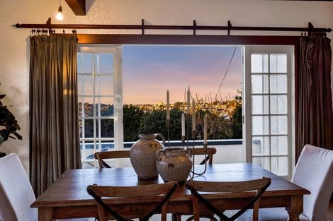 Photo of property in 4 Kitchener Terrace, Moturoa, New Plymouth, 4310