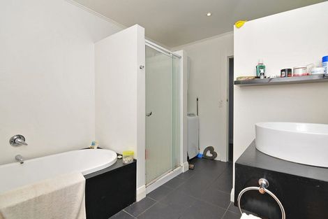 Photo of property in 1-3/100 Overtoun Terrace, Hataitai, Wellington, 6021