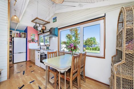 Photo of property in 16 Ensors Place, Waikuku Beach, 7402