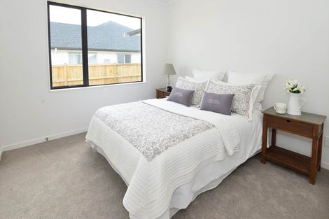 Photo of property in 12 Gilbransen Road, Kumeu, 0810
