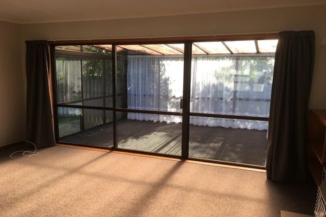 Photo of property in 10 Catlins Crescent, Milson, Palmerston North, 4414