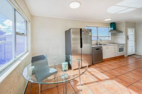 Photo of property in 94 Lantana Road, Green Bay, Auckland, 0604