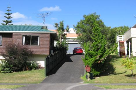 Photo of property in 2/29 Unsworth Drive, Unsworth Heights, Auckland, 0632