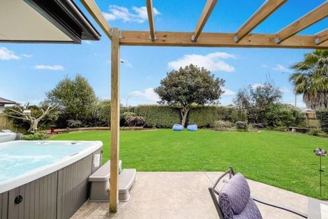 Photo of property in 8 Nielsen Gardens, Rototuna, Hamilton, 3210