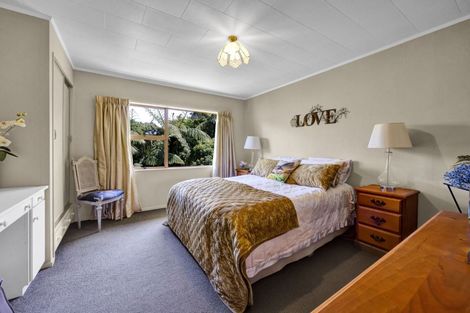 Photo of property in 14 Spencer Place, Merrilands, New Plymouth, 4312