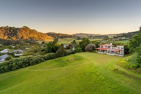 Photo of property in 92 Hahei Beach Road, Hahei, Whitianga, 3591