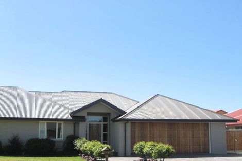 Photo of property in 48 Coolspring Way, Redwood, Christchurch, 8051