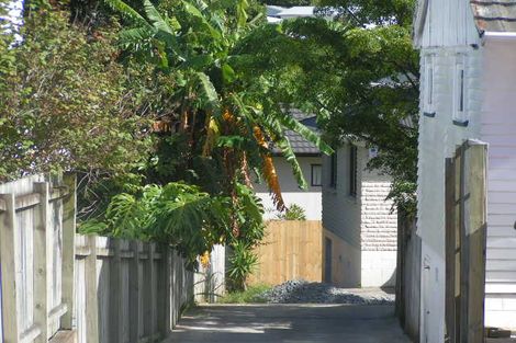 Photo of property in 2/7 Pax Avenue, Forrest Hill, Auckland, 0620
