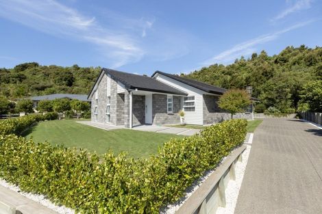 Photo of property in 18 Ellesmere Close, Pyes Pa, Tauranga, 3112