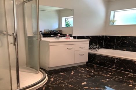 Photo of property in 2/224 Onewa Road, Birkenhead, Auckland, 0626