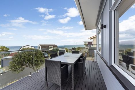 Photo of property in 2 Kapiti Terrace, Castlecliff, Whanganui, 4501