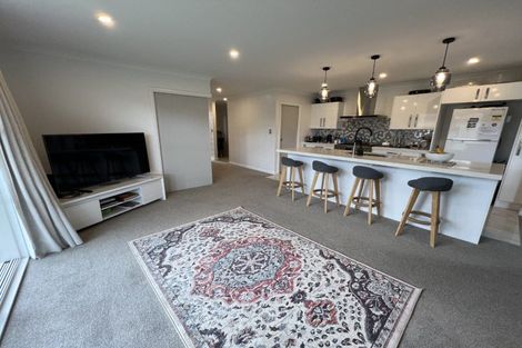 Photo of property in 89 Johnstone Drive, Fitzherbert, Palmerston North, 4410