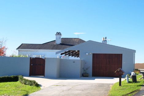 Photo of property in 8 Granger Road, Cockle Bay, Auckland, 2014