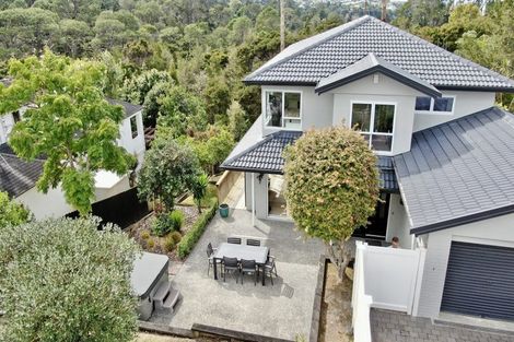 Photo of property in 42 Ravenstone Place, Chatswood, Auckland, 0626