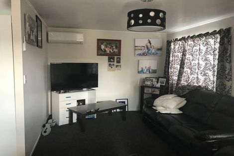 Photo of property in 2/4 Silver Creek Road, Weymouth, Auckland, 2103