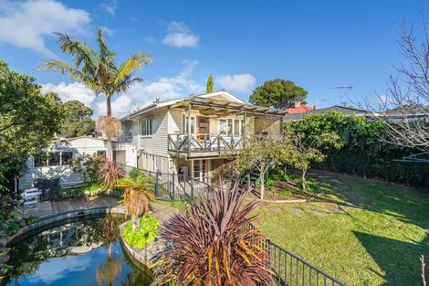 Photo of property in 2/51 Ocean View Road, Hillcrest, Auckland, 0627