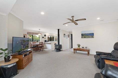 Photo of property in 4 Checketts Place, Papamoa Beach, Papamoa, 3118