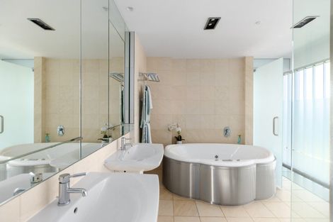 Photo of property in 4 Sharon Road, Waiake, Auckland, 0630