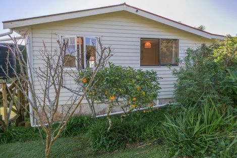 Photo of property in 21 Seaview Road, Cable Bay, 0420