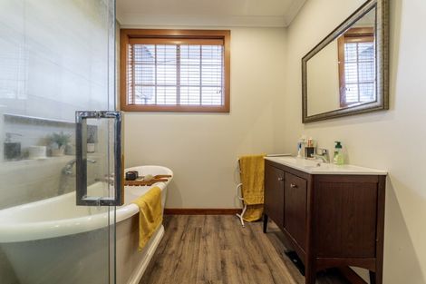 Photo of property in 72 Timaru Road, Waimate, 7924