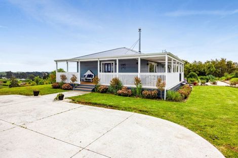 Photo of property in 43a Rawhitiroa Road, Eltham, 4398