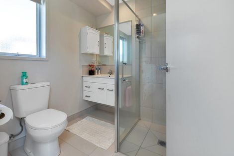 Photo of property in 6 Kamahi Place, One Tree Point, 0118