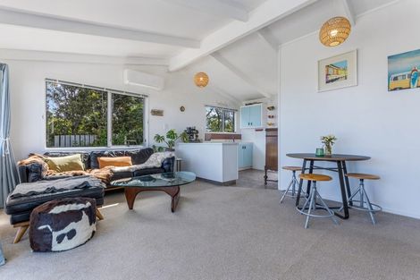 Photo of property in 13 Te Ahuahu Road, Piha, New Lynn, 0772