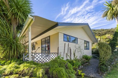 Photo of property in 1695 Queen Charlotte Drive, Linkwater, Picton, 7281