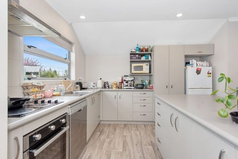 Photo of property in 3/50 Banbury Crescent, Fairfield, Hamilton, 3214