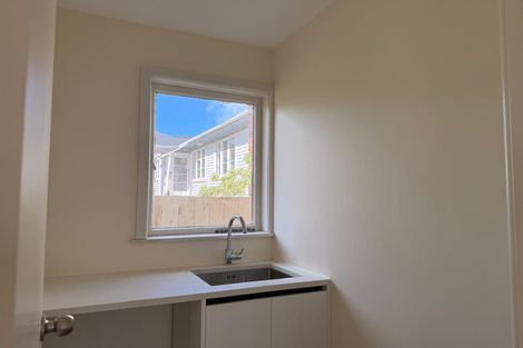 Photo of property in 1/15 Netherlands Avenue, Kelston, Auckland, 0602