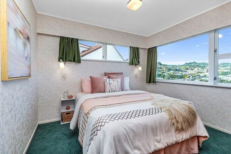 Photo of property in 30 Westview Grove, Miramar, Wellington, 6022