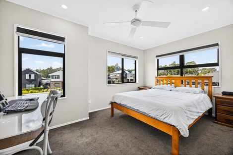 Photo of property in 2 Lumbarda Drive, Kumeu, 0810