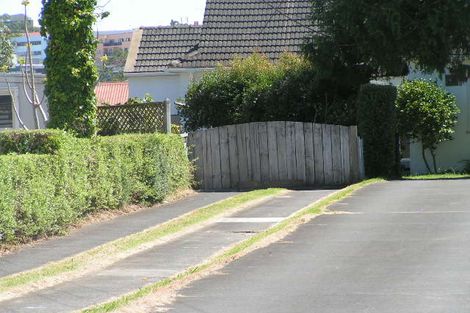Photo of property in 19 Fairfax Avenue, Northcote, Auckland, 0627