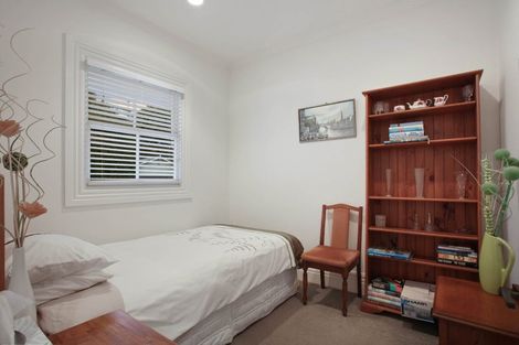 Photo of property in 1/14 Beach Road, Northcote Point, Auckland, 0627