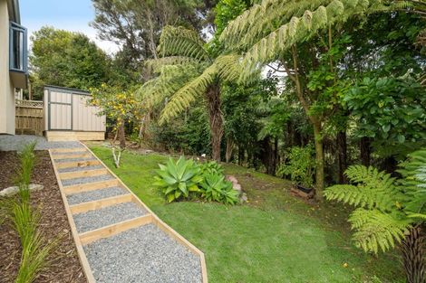 Photo of property in 11 Canary Place, Unsworth Heights, Auckland, 0632